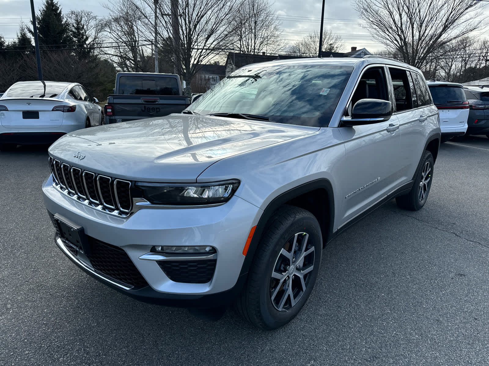 new 2025 Jeep Grand Cherokee car, priced at $43,495