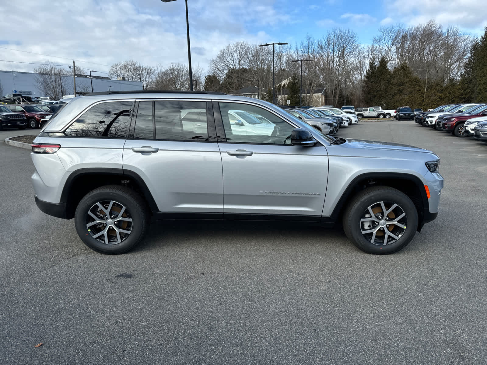 new 2025 Jeep Grand Cherokee car, priced at $43,495