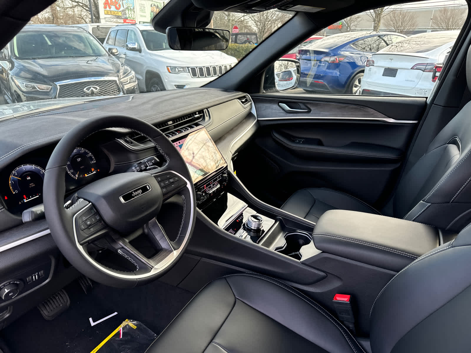 new 2025 Jeep Grand Cherokee car, priced at $43,495