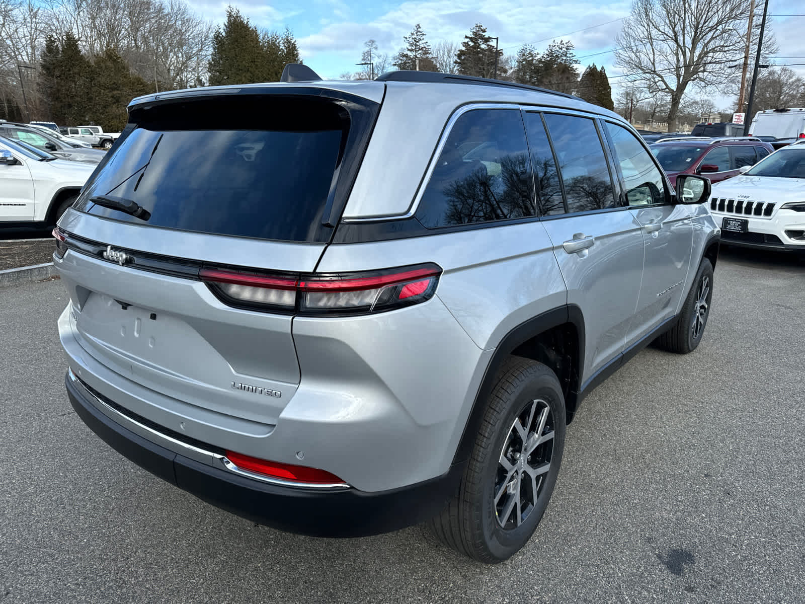 new 2025 Jeep Grand Cherokee car, priced at $43,495