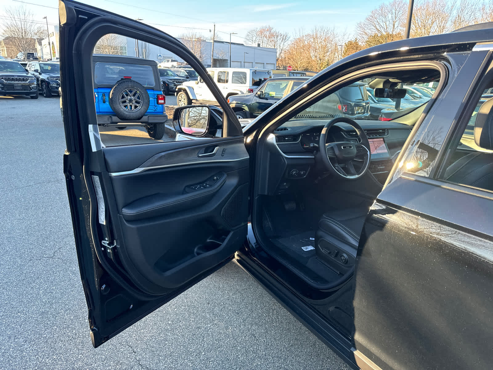 new 2025 Jeep Grand Cherokee car, priced at $41,063