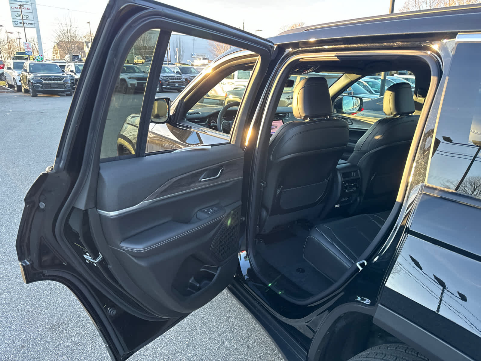 new 2025 Jeep Grand Cherokee car, priced at $40,191