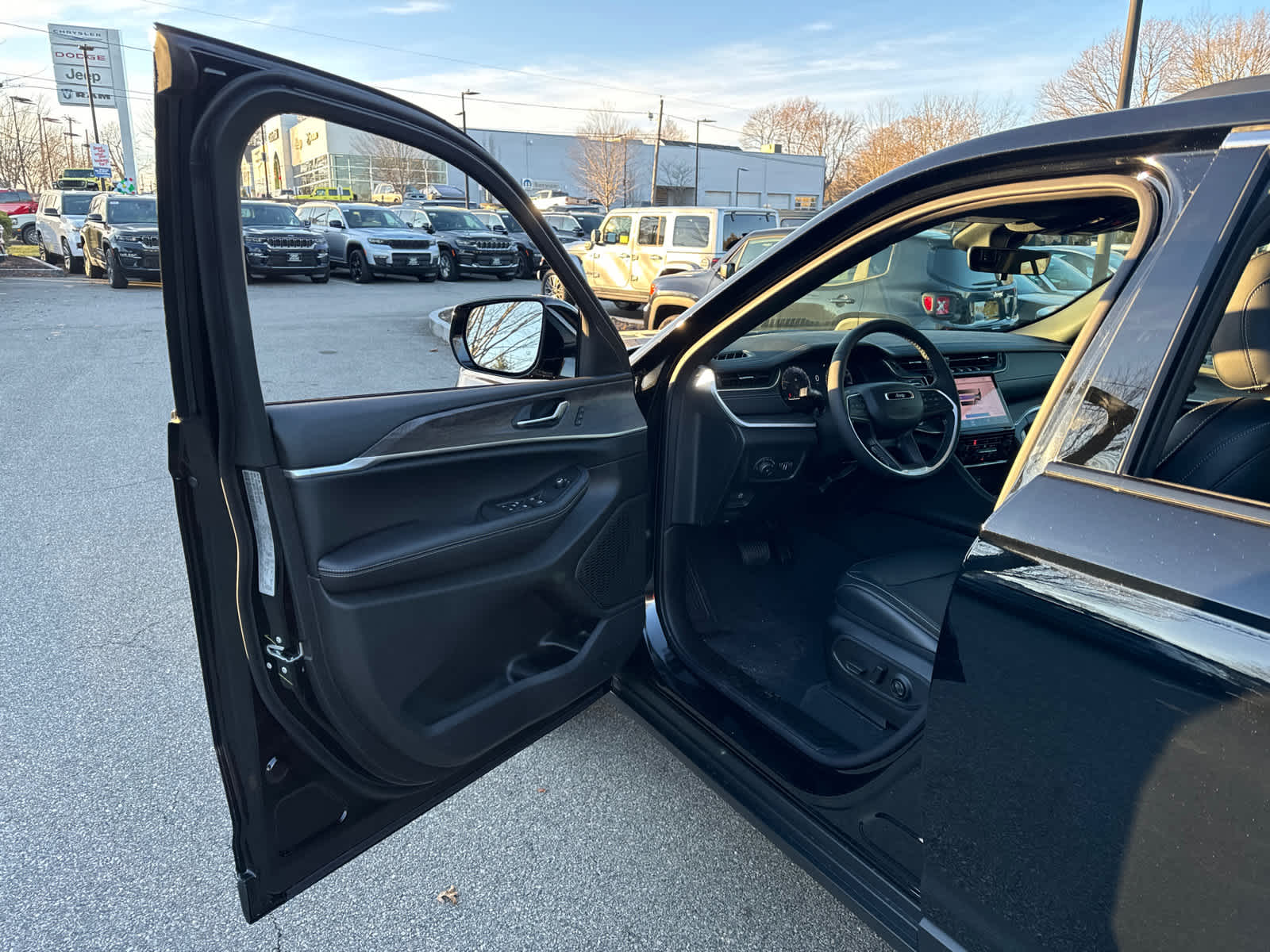 new 2025 Jeep Grand Cherokee car, priced at $40,191