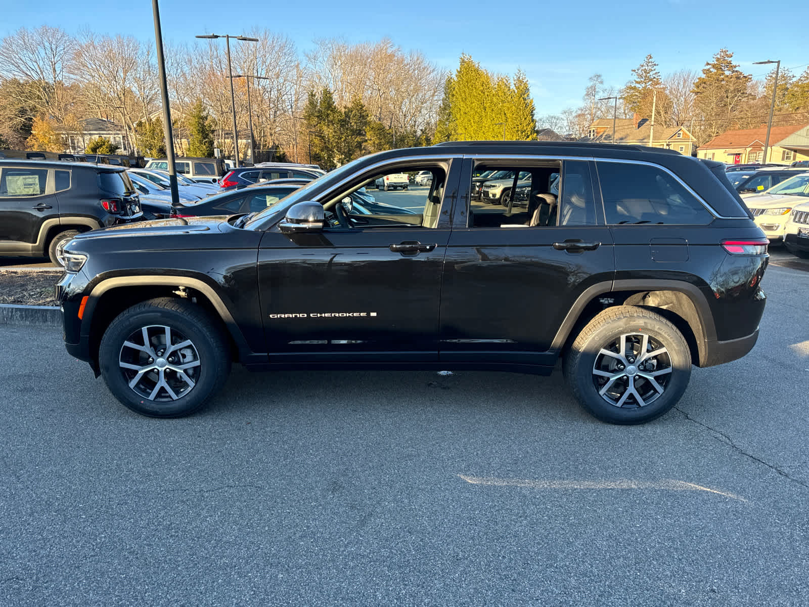 new 2025 Jeep Grand Cherokee car, priced at $40,191