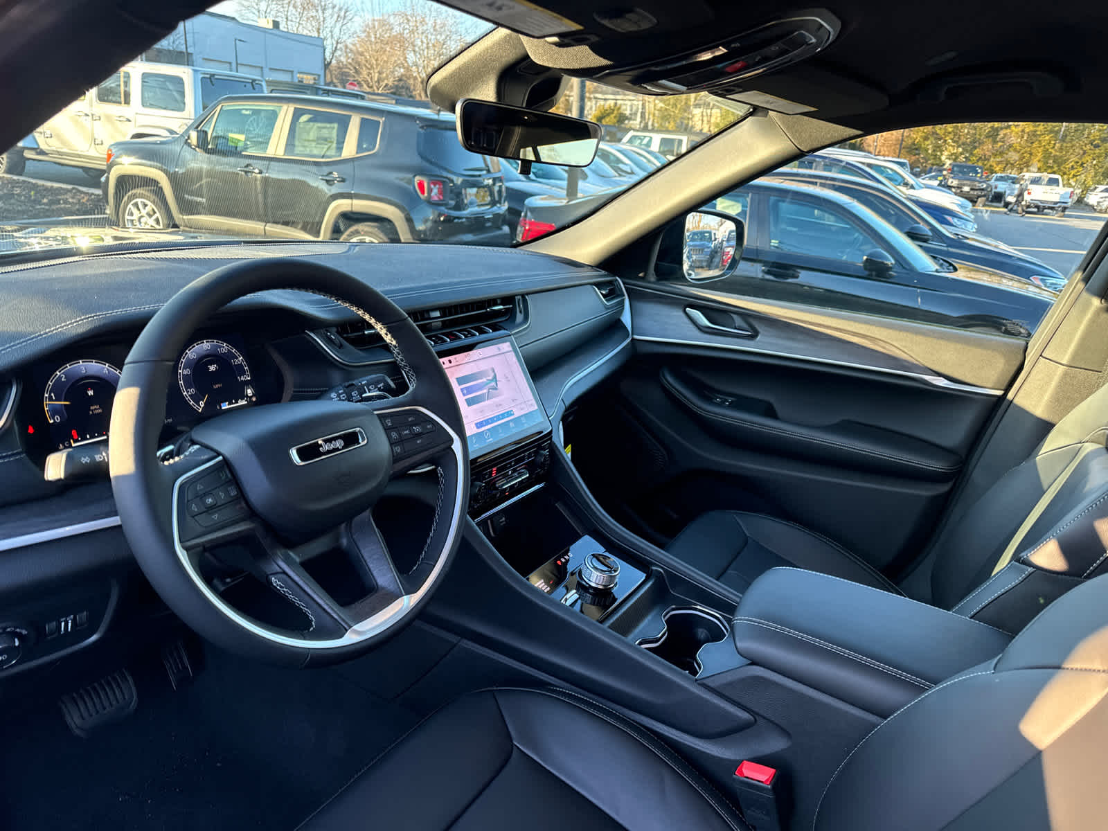 new 2025 Jeep Grand Cherokee car, priced at $40,191