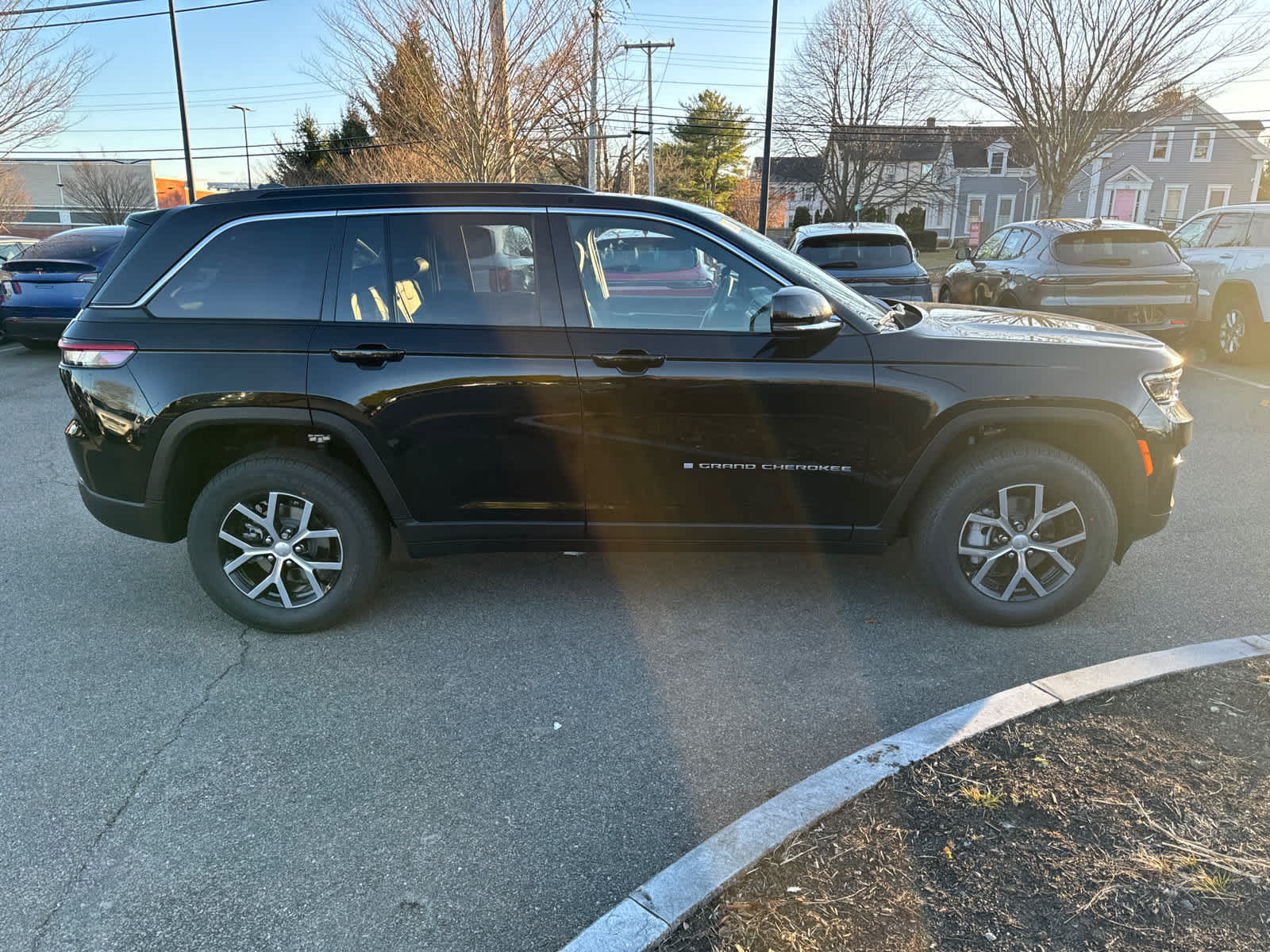 new 2025 Jeep Grand Cherokee car, priced at $40,191