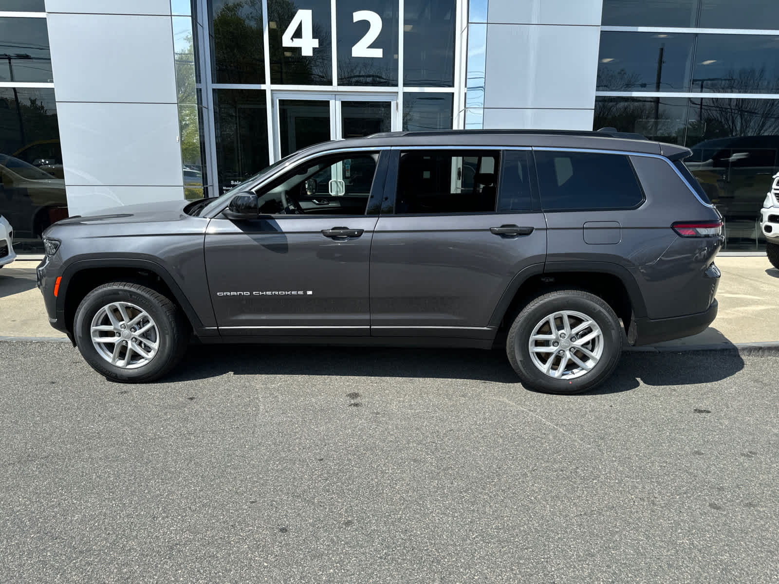 new 2024 Jeep Grand Cherokee L car, priced at $36,860