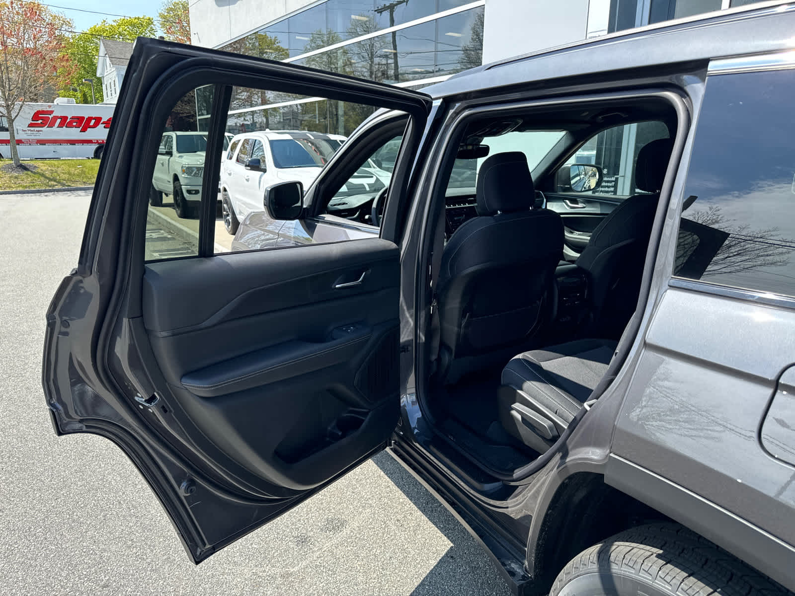 new 2024 Jeep Grand Cherokee L car, priced at $36,860