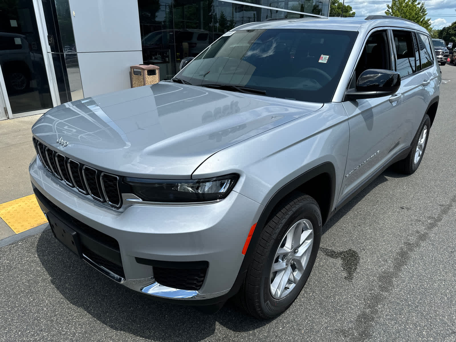 new 2024 Jeep Grand Cherokee L car, priced at $39,873