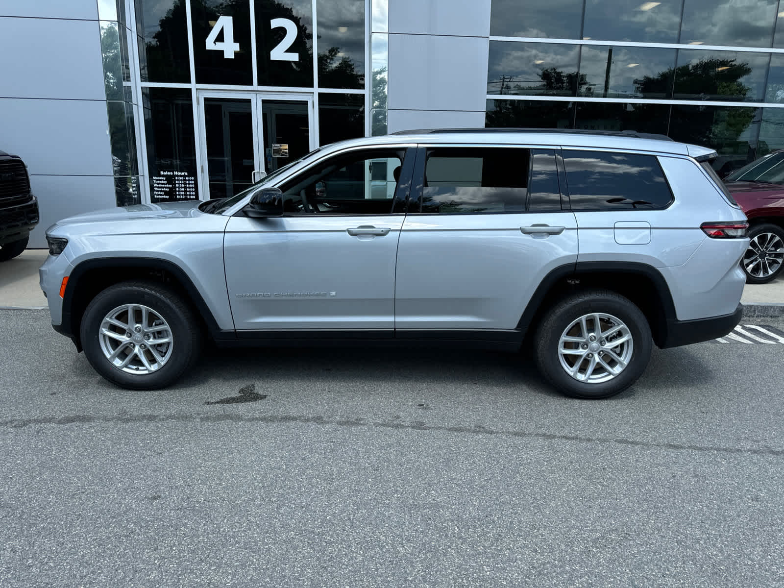 new 2024 Jeep Grand Cherokee L car, priced at $39,873