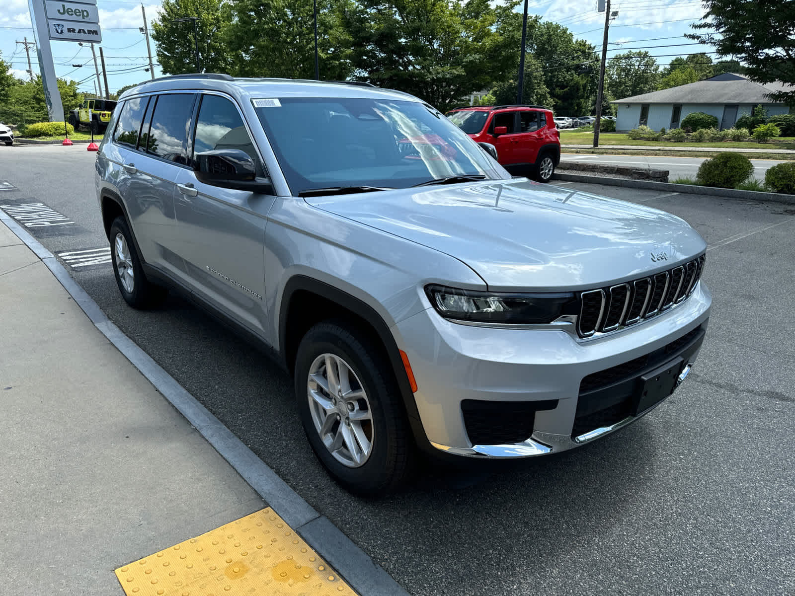 new 2024 Jeep Grand Cherokee L car, priced at $39,873