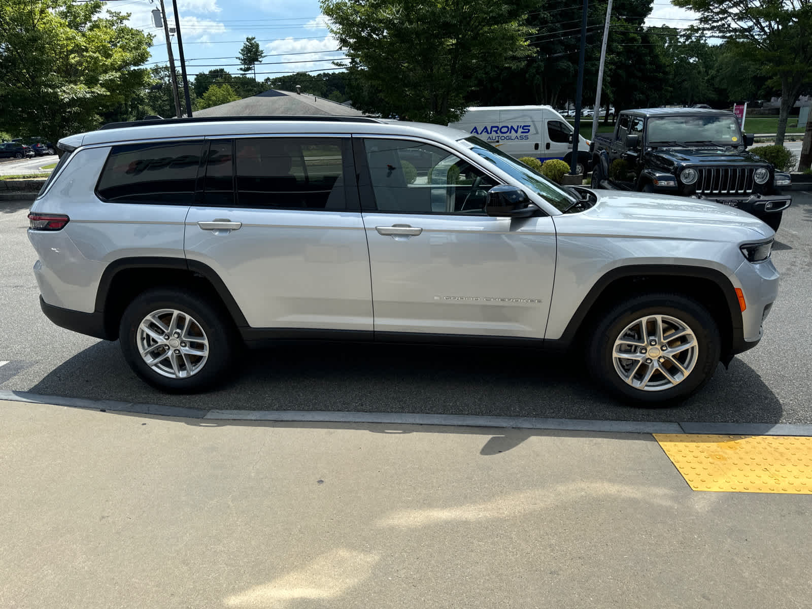 new 2024 Jeep Grand Cherokee L car, priced at $39,873