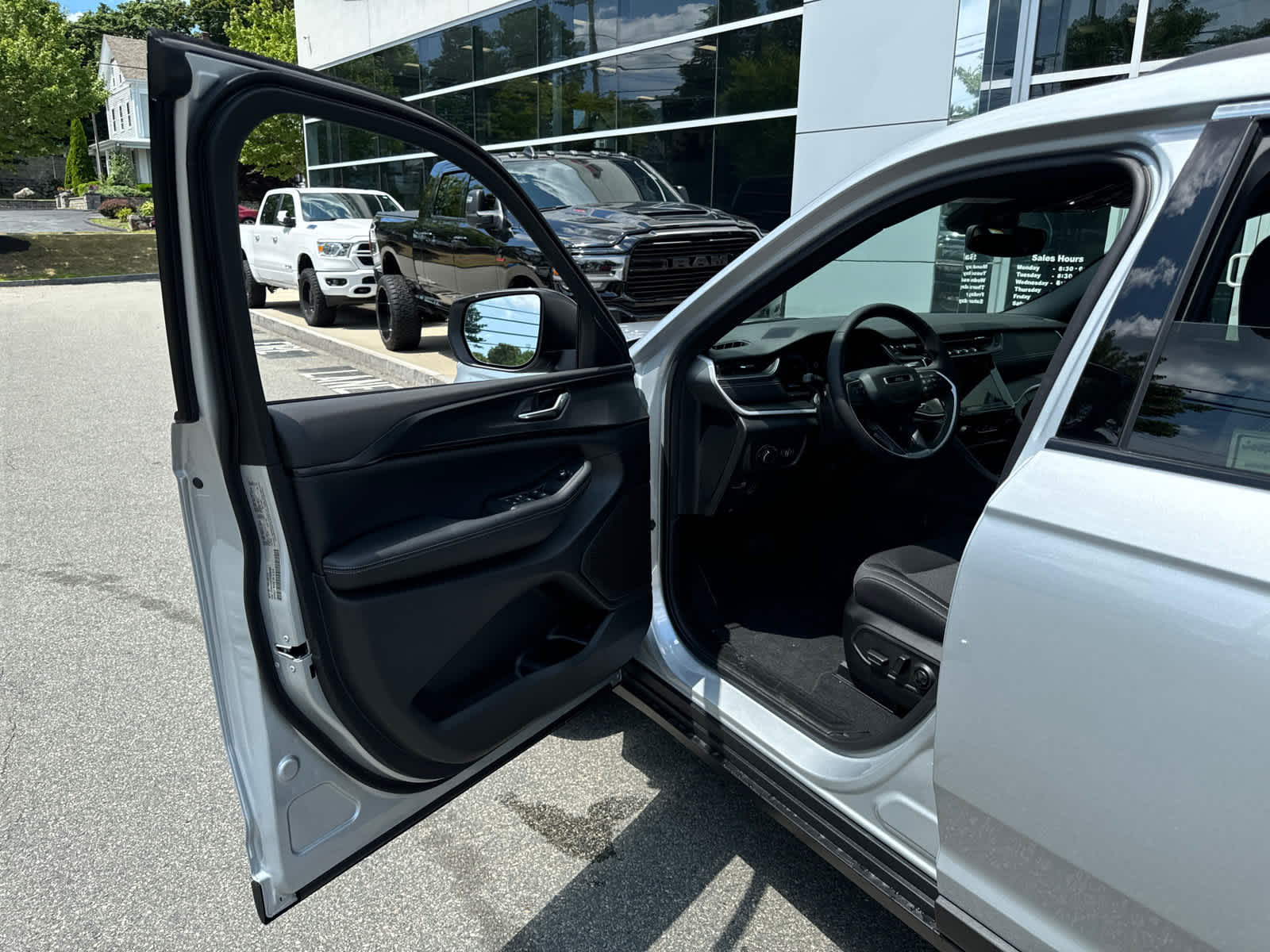 new 2024 Jeep Grand Cherokee L car, priced at $39,873