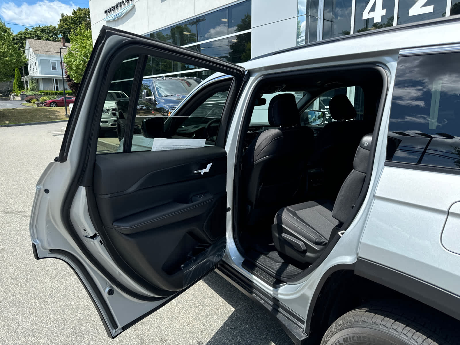 new 2024 Jeep Grand Cherokee L car, priced at $39,873