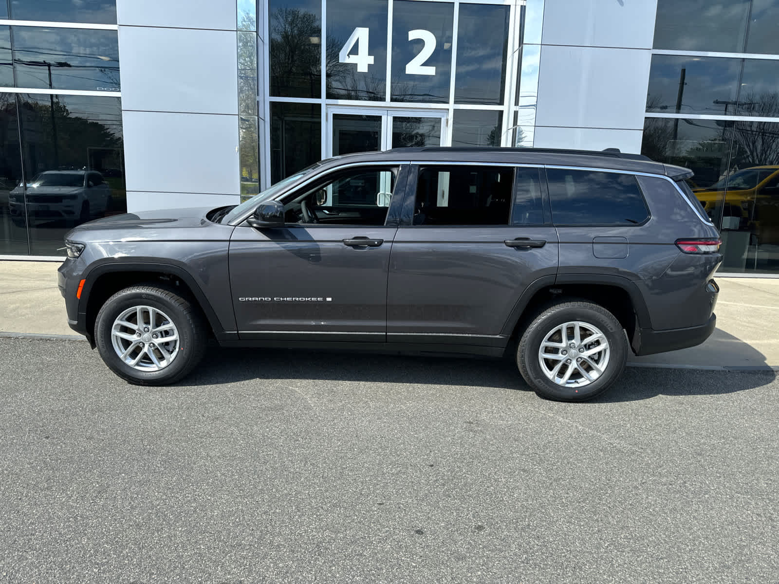 new 2024 Jeep Grand Cherokee L car, priced at $37,360