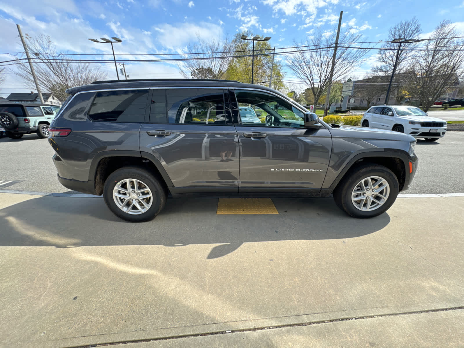 new 2024 Jeep Grand Cherokee L car, priced at $37,360