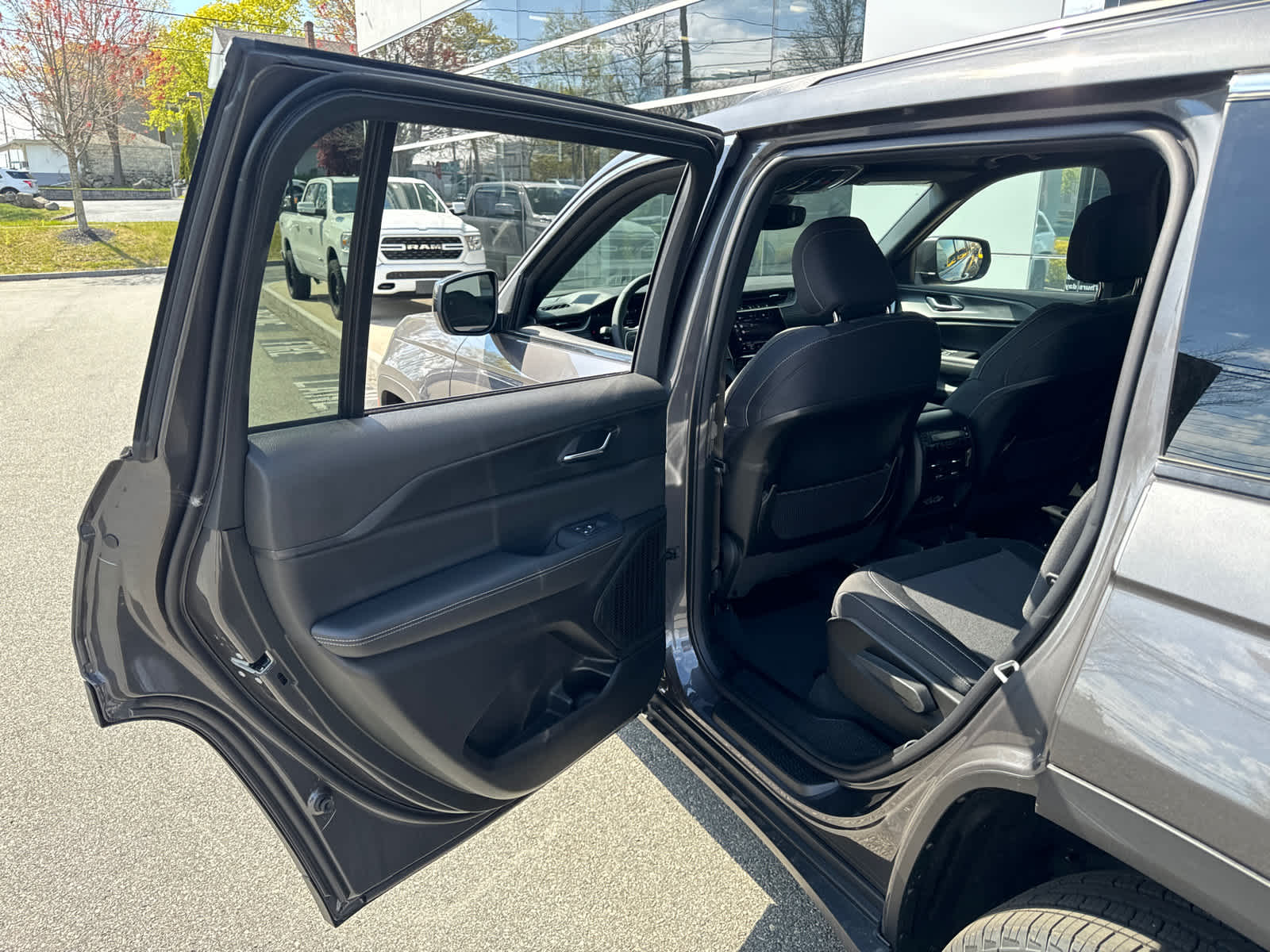 new 2024 Jeep Grand Cherokee L car, priced at $37,360