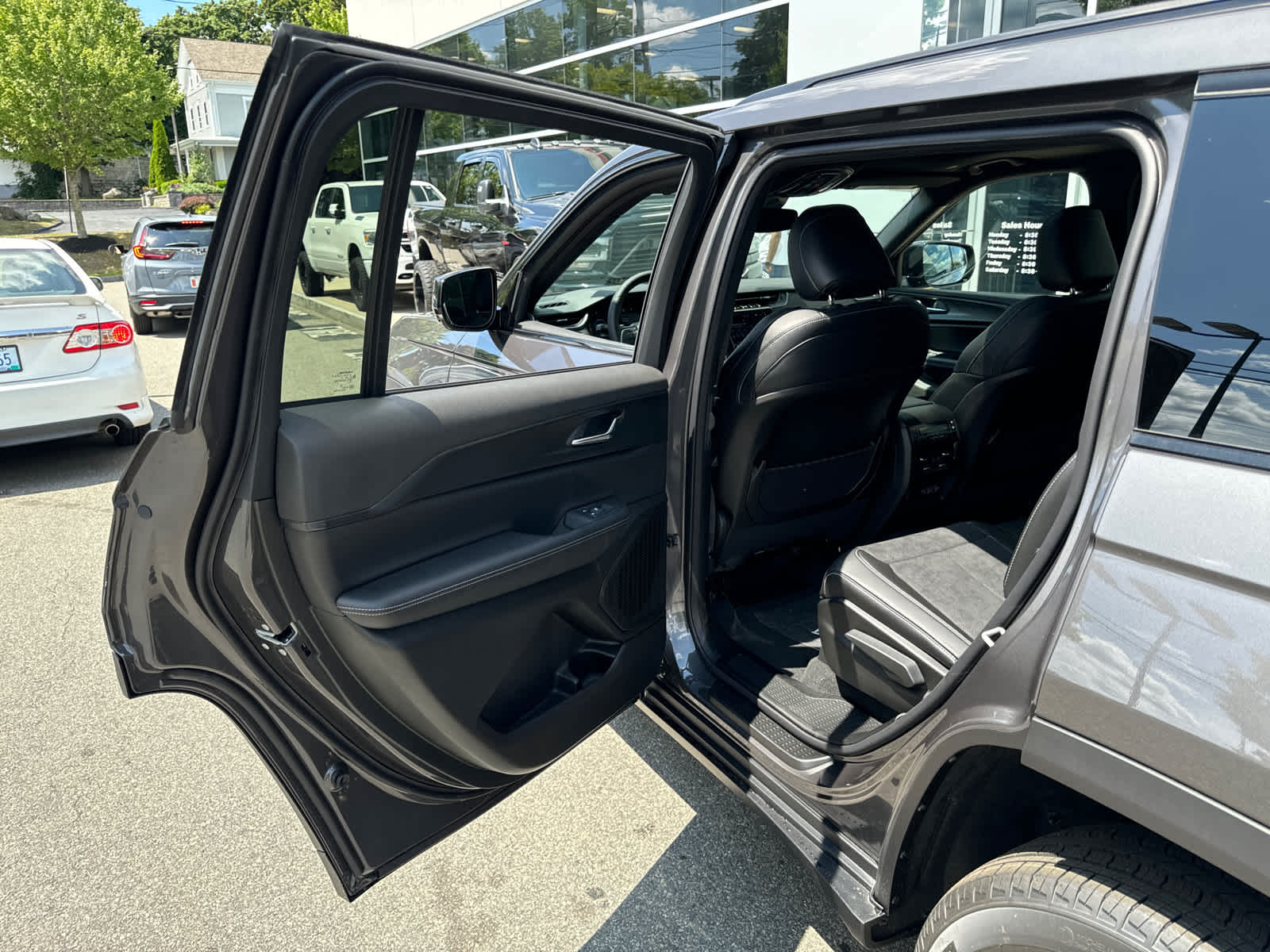 new 2024 Jeep Grand Cherokee L car, priced at $45,143