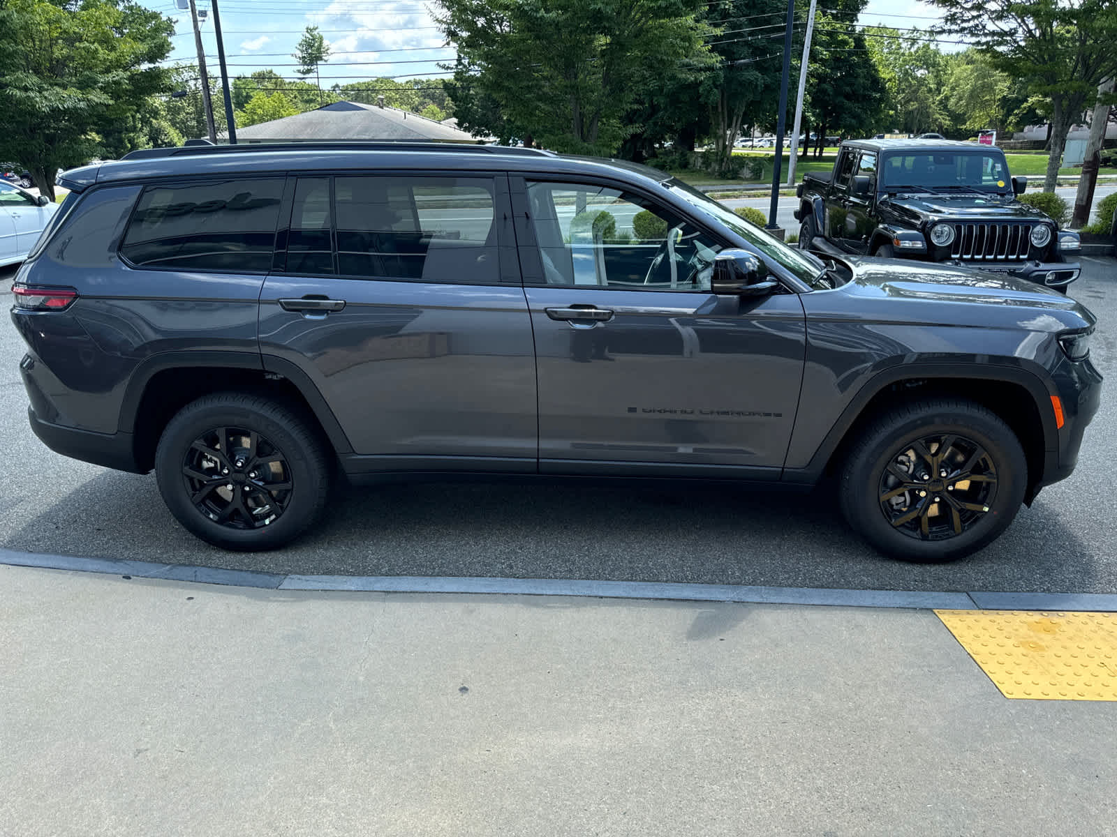 new 2024 Jeep Grand Cherokee L car, priced at $45,143