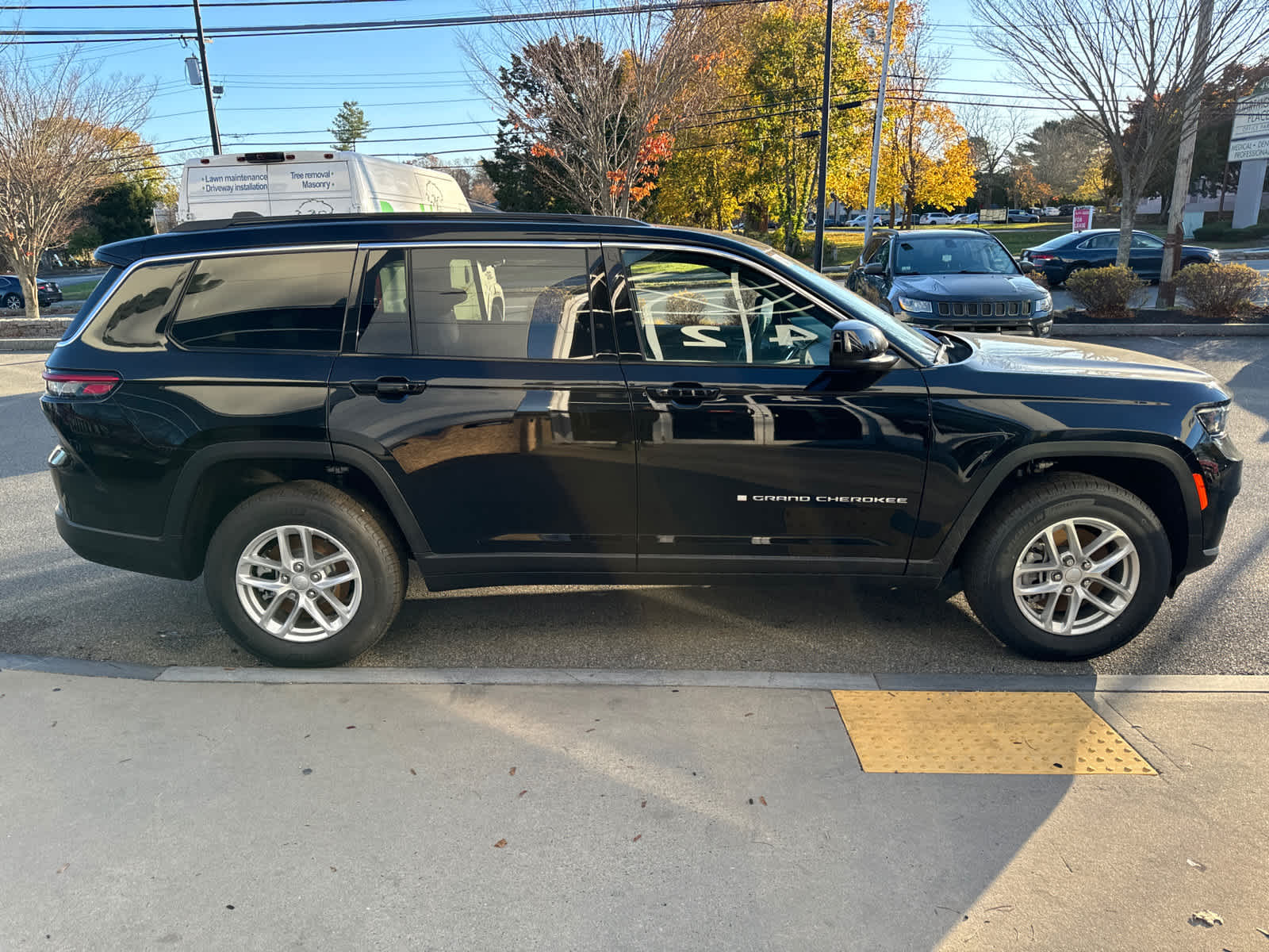 new 2024 Jeep Grand Cherokee L car, priced at $36,504