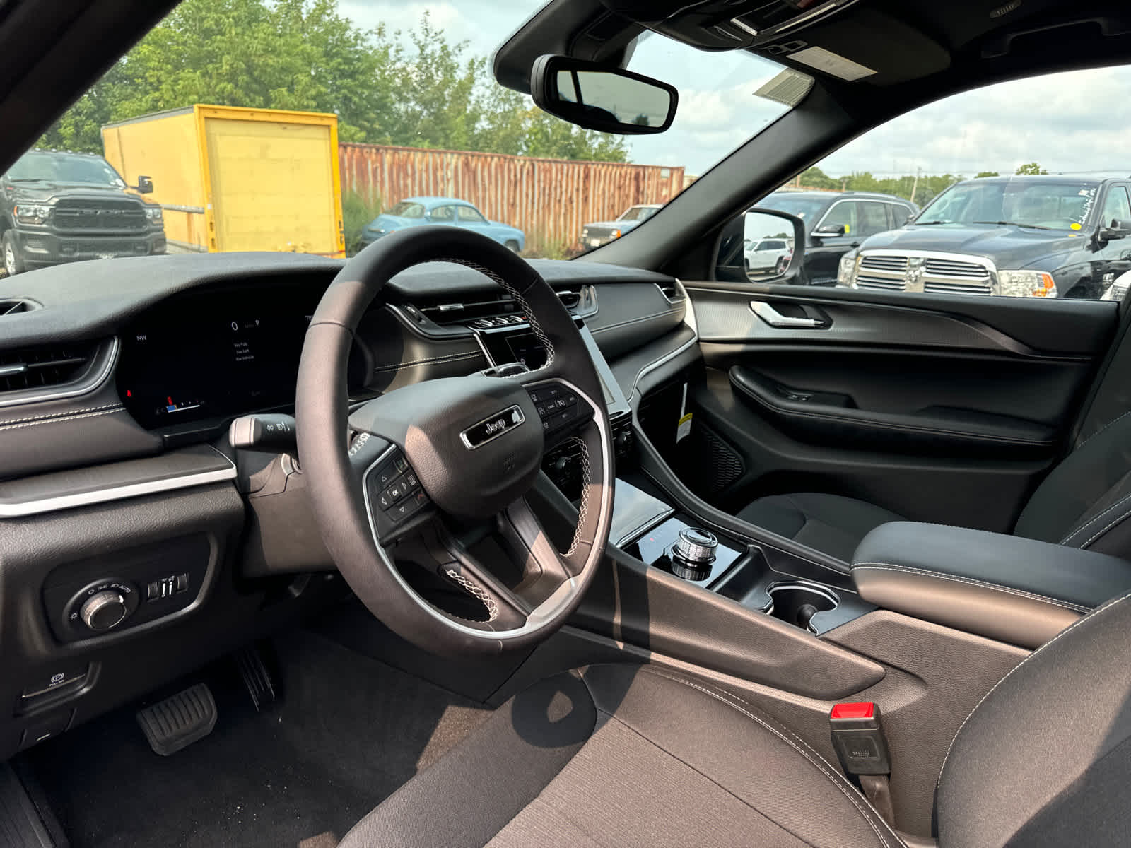 new 2024 Jeep Grand Cherokee L car, priced at $37,373