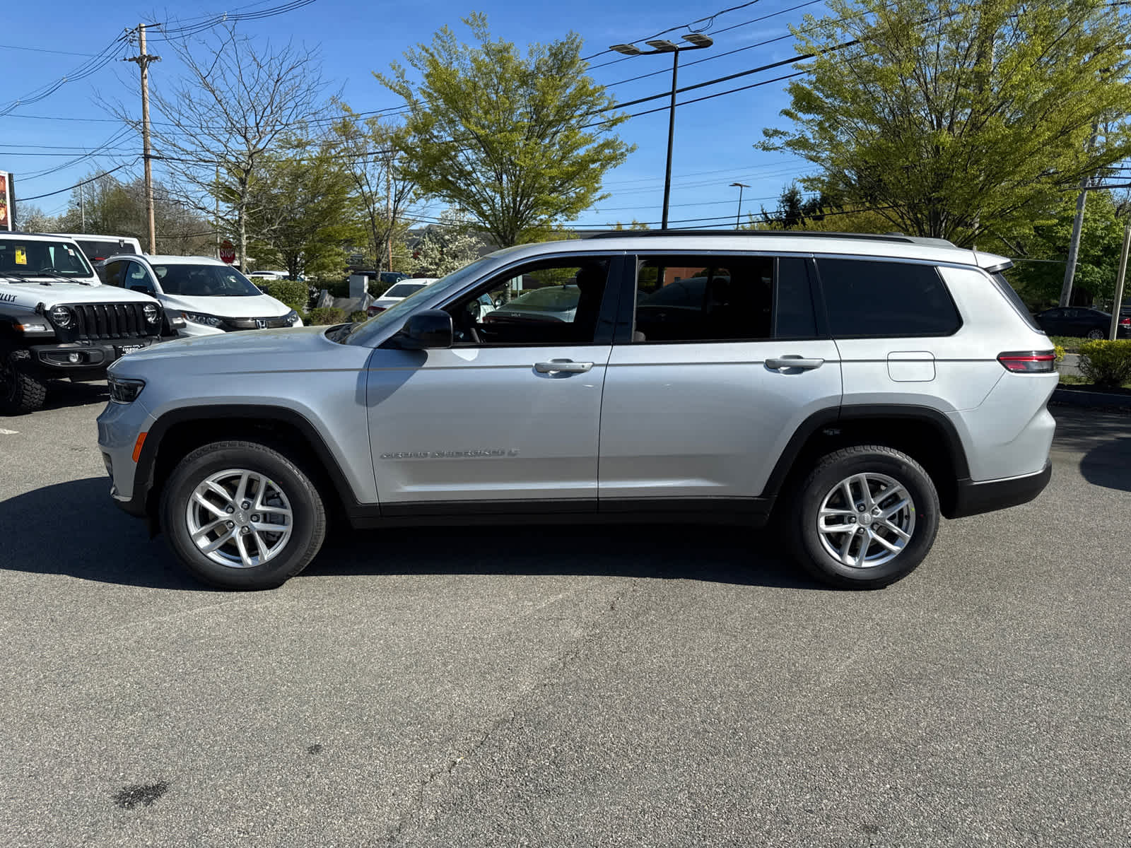 new 2025 Jeep Grand Cherokee L car, priced at $41,634