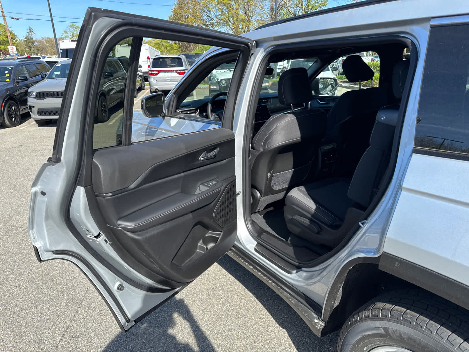 new 2025 Jeep Grand Cherokee L car, priced at $41,634