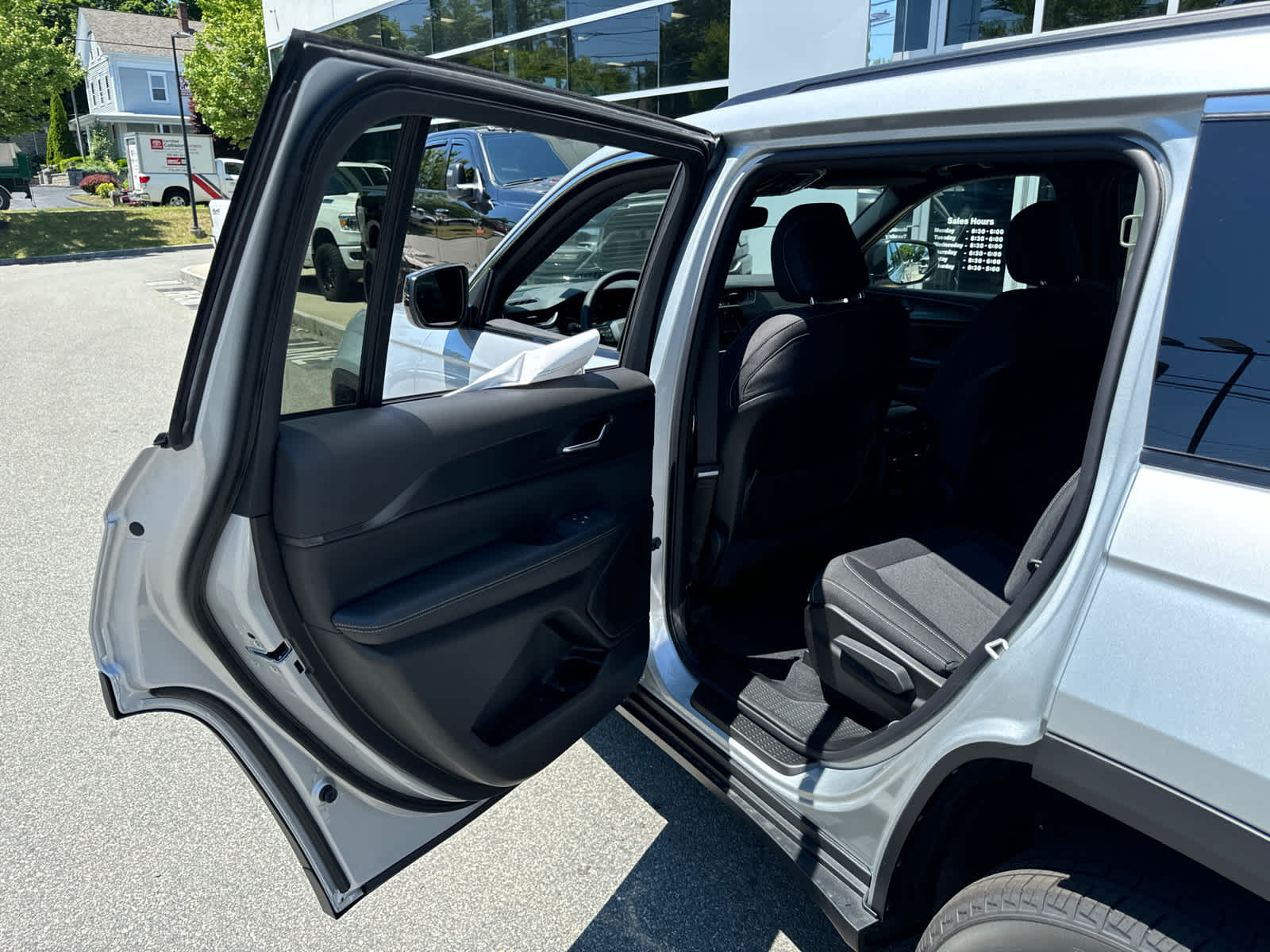 new 2024 Jeep Grand Cherokee L car, priced at $39,873