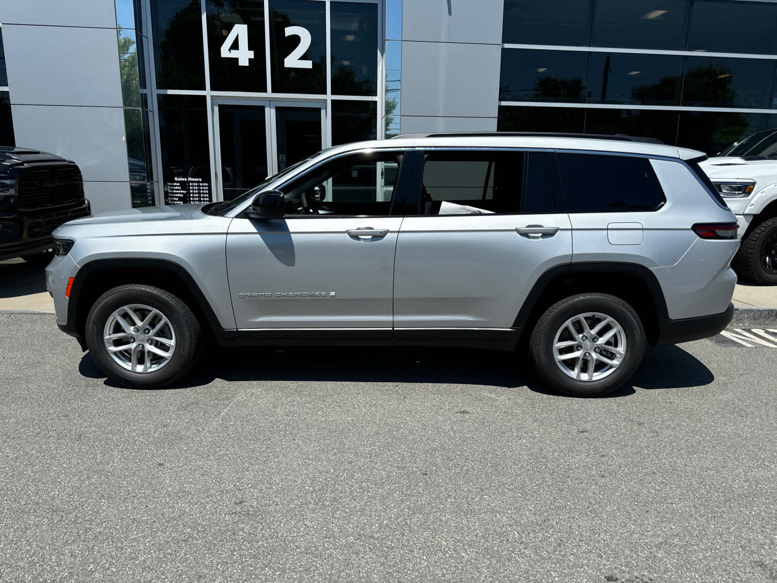 new 2024 Jeep Grand Cherokee L car, priced at $39,873