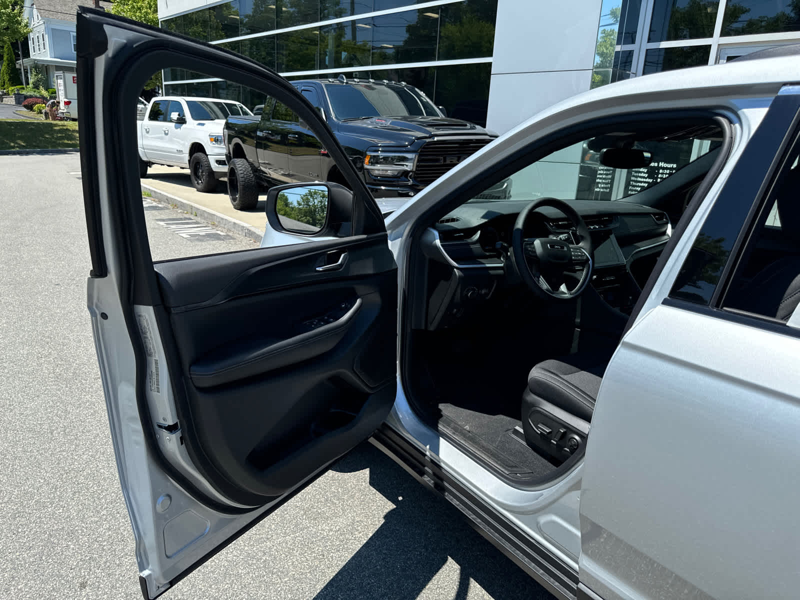 new 2024 Jeep Grand Cherokee L car, priced at $39,873