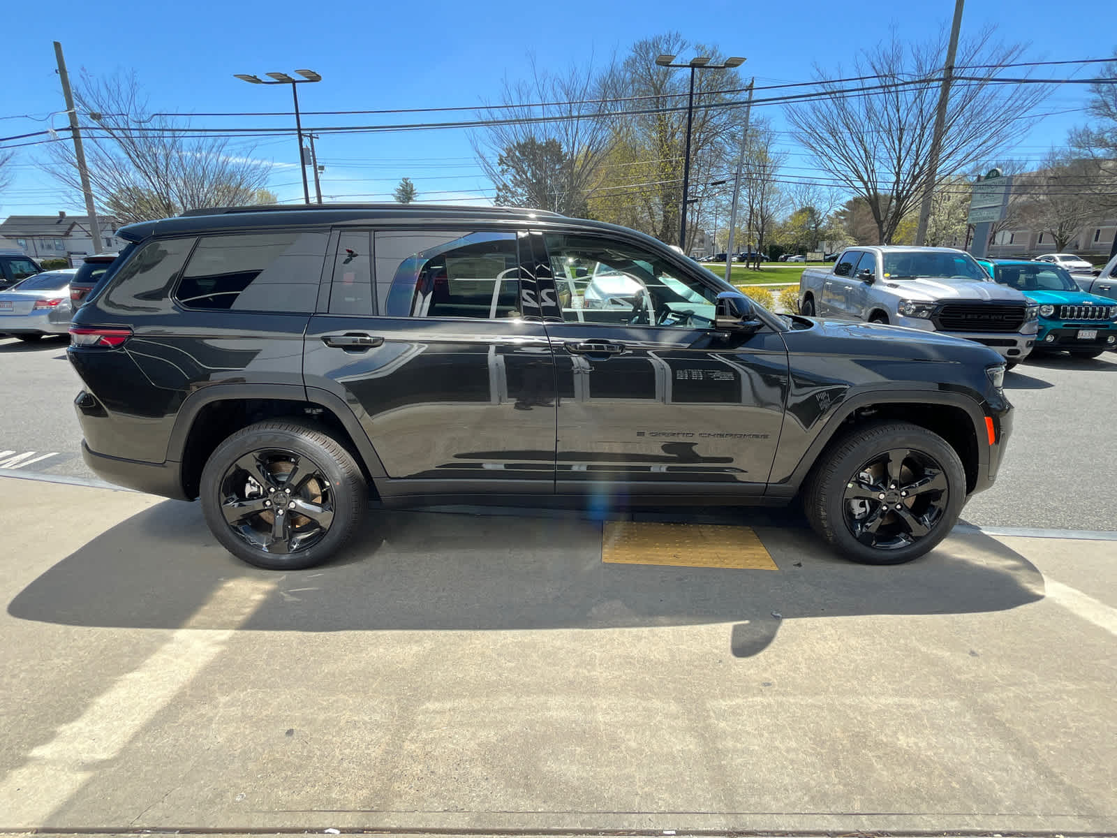 new 2024 Jeep Grand Cherokee L car, priced at $53,404