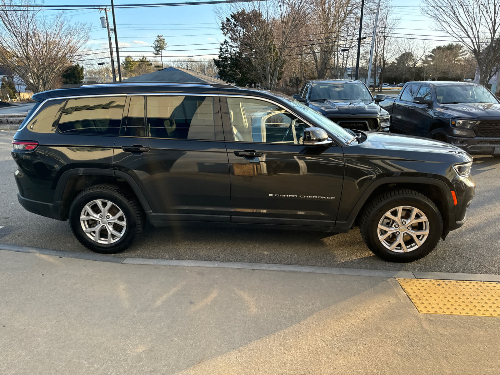 used 2022 Jeep Grand Cherokee L car, priced at $31,389