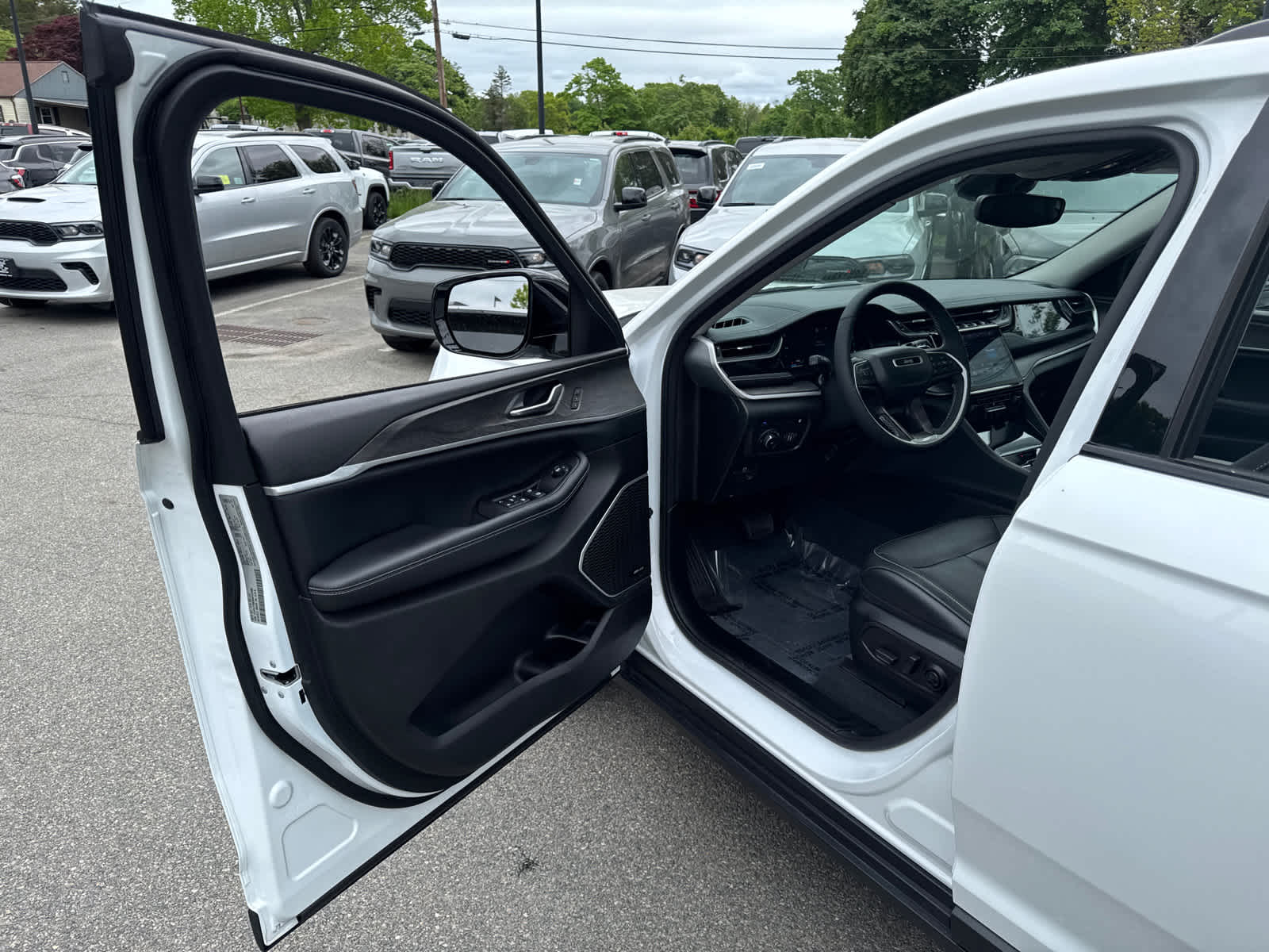 used 2022 Jeep Grand Cherokee 4xe car, priced at $32,500