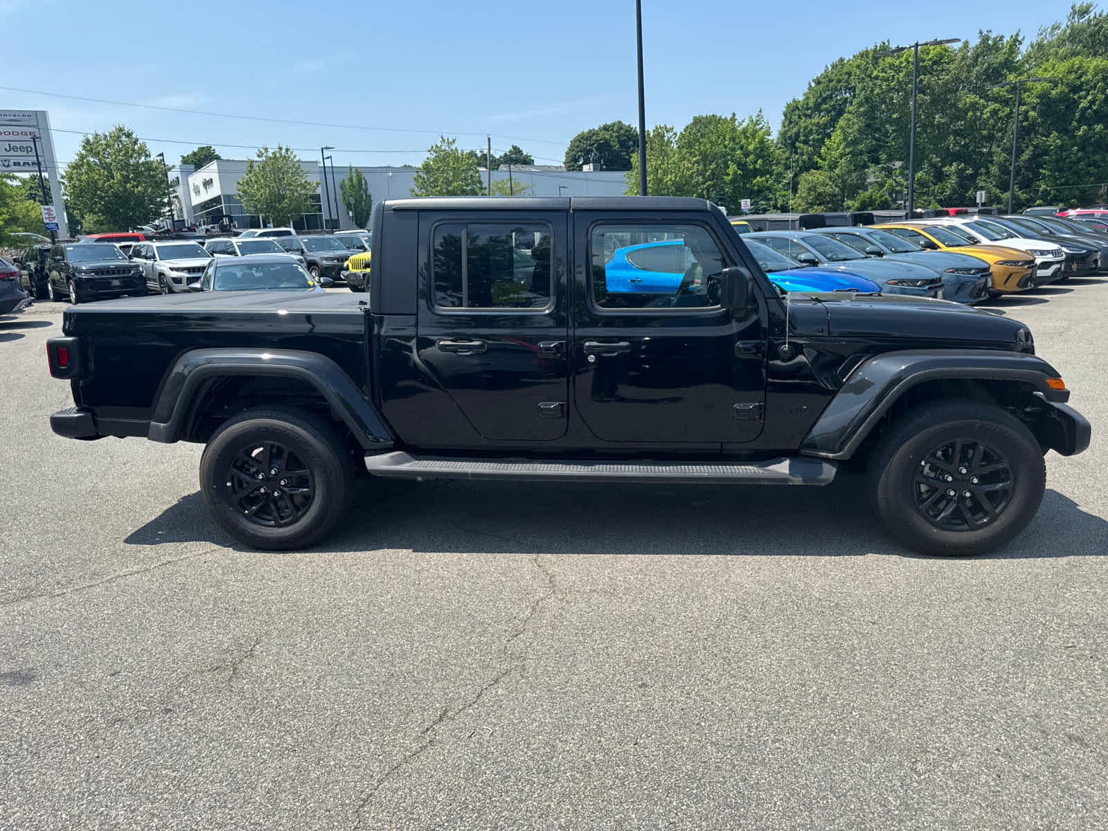 new 2023 Jeep Gladiator car, priced at $44,171