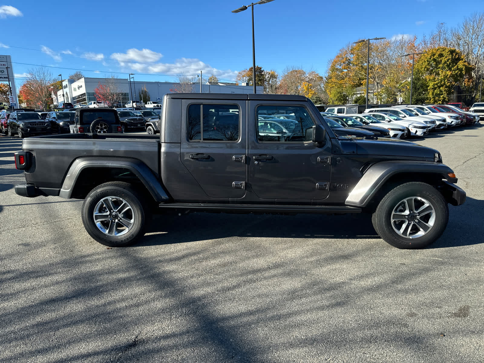 new 2024 Jeep Gladiator car, priced at $45,087