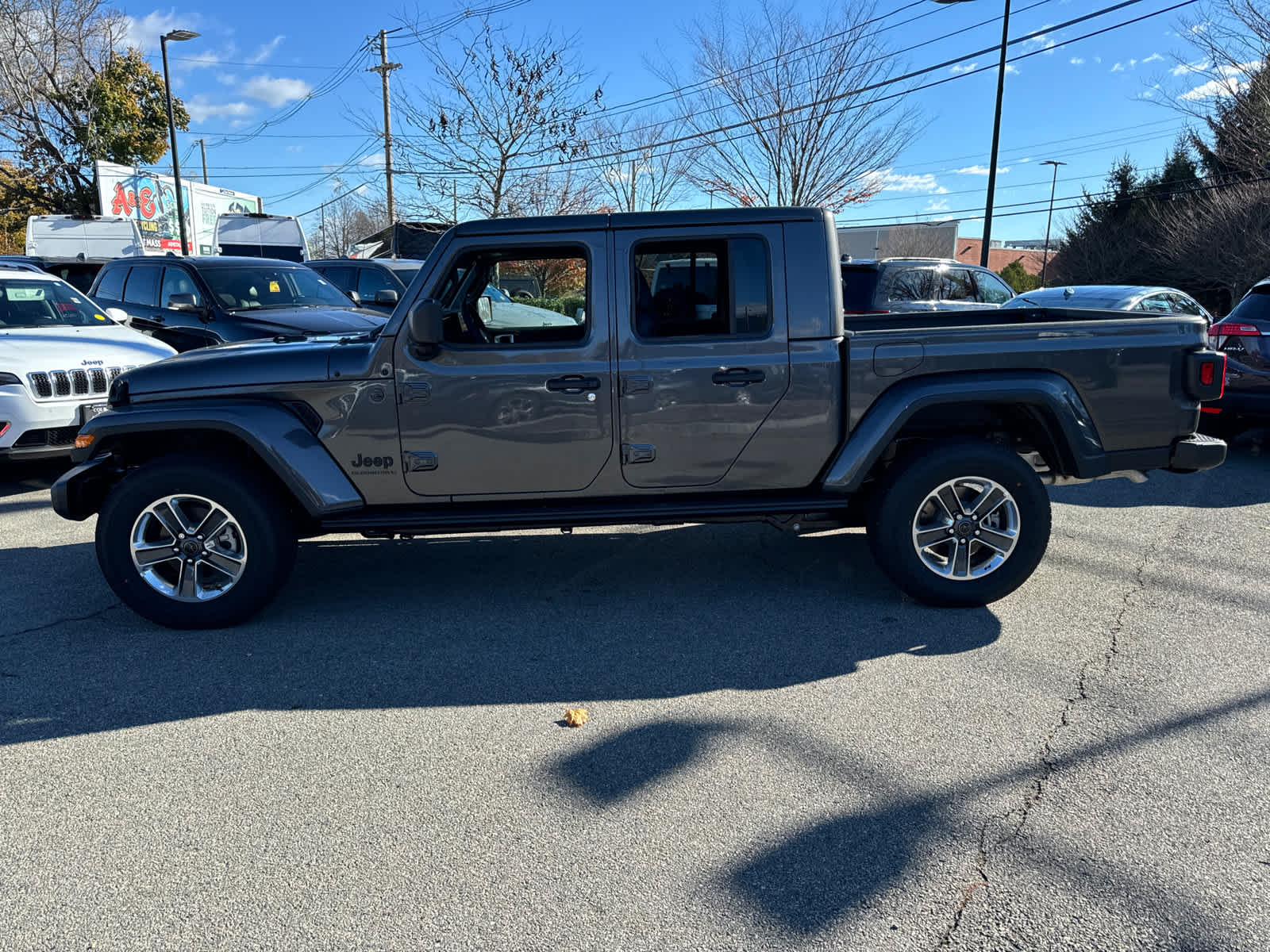 new 2024 Jeep Gladiator car, priced at $45,087