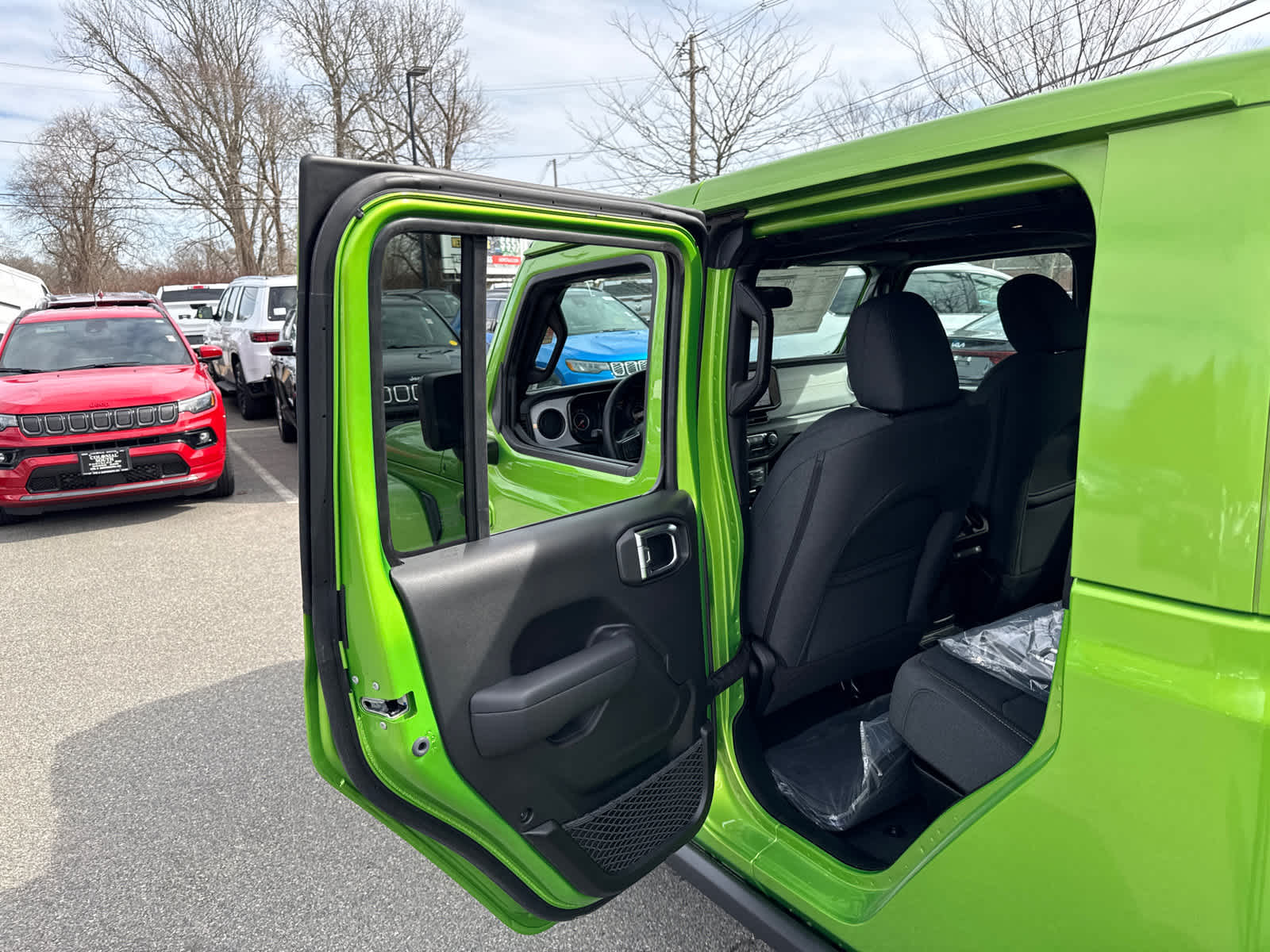 new 2025 Jeep Gladiator car, priced at $44,435