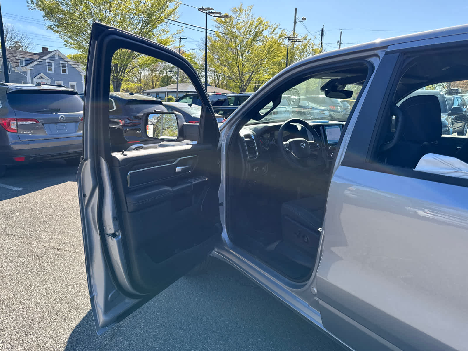 new 2025 Ram 1500 car, priced at $47,582