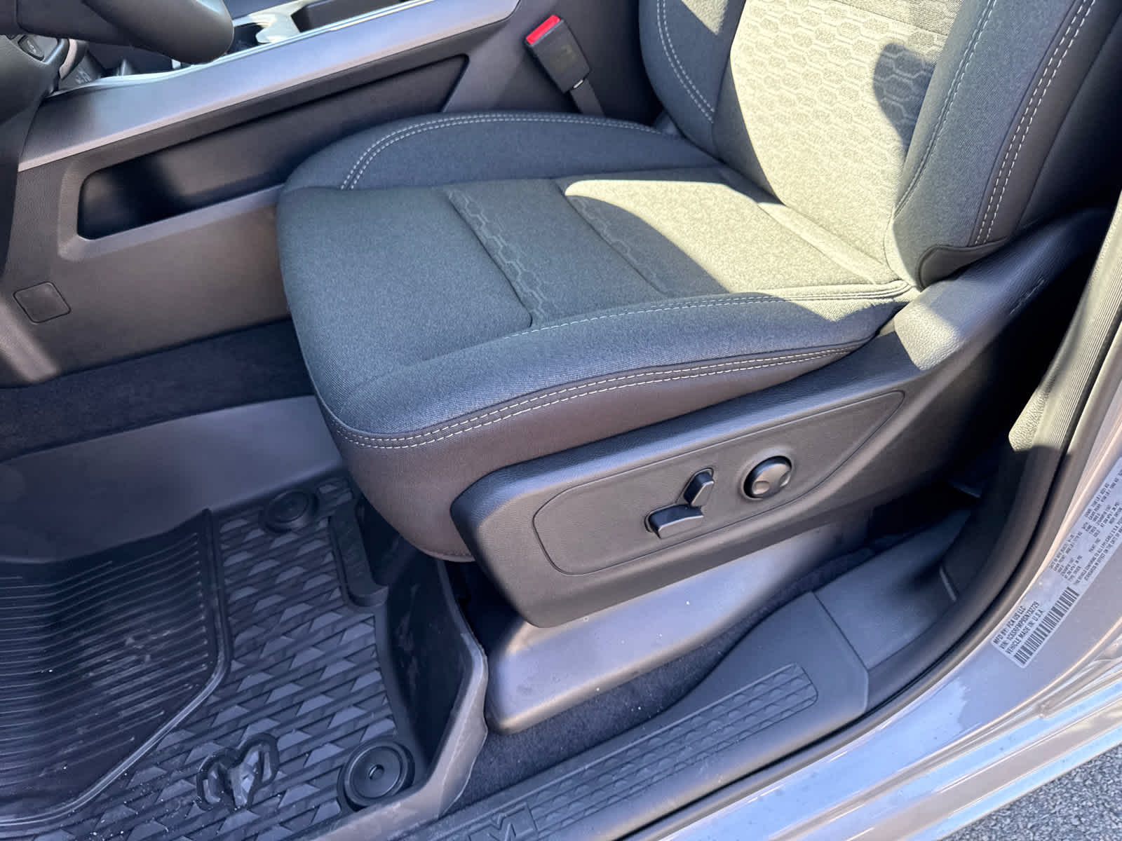 new 2025 Ram 1500 car, priced at $47,582