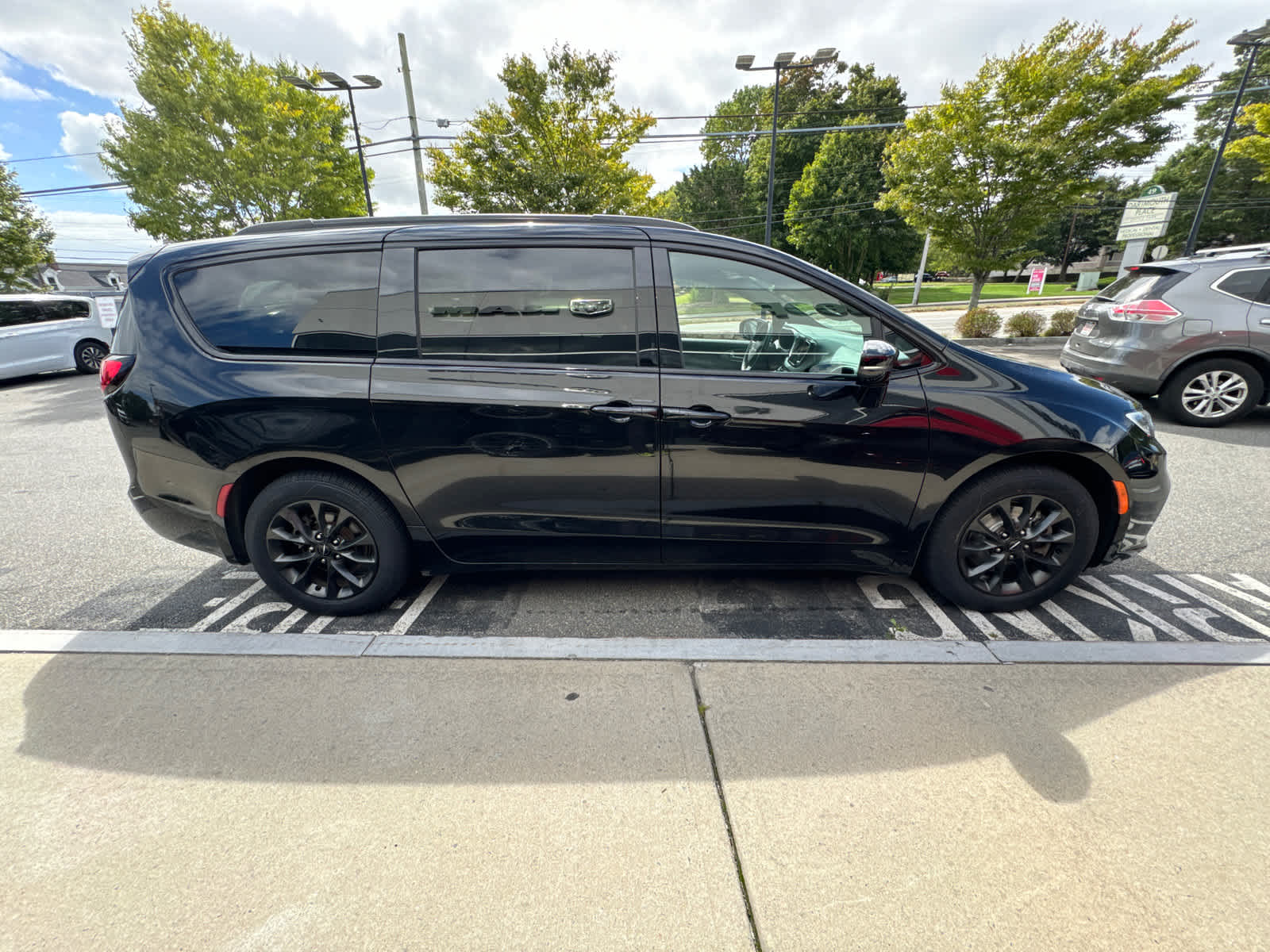 used 2021 Chrysler Pacifica car, priced at $27,800