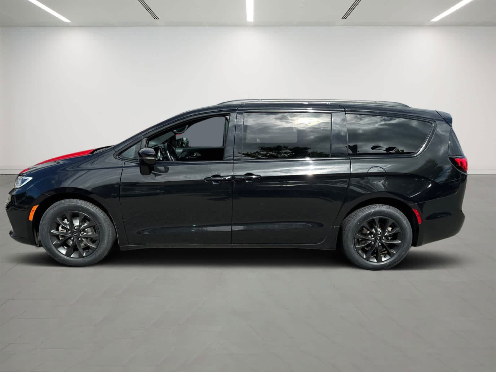 used 2021 Chrysler Pacifica car, priced at $27,800