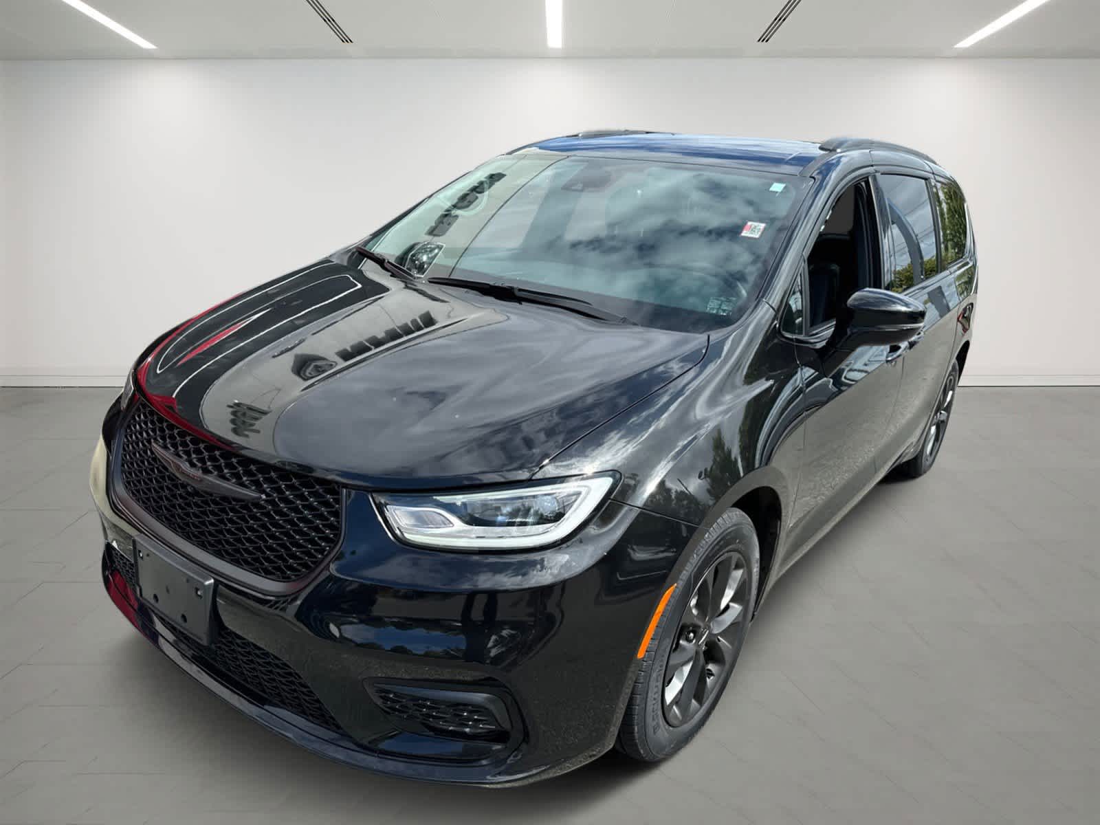 used 2021 Chrysler Pacifica car, priced at $27,800