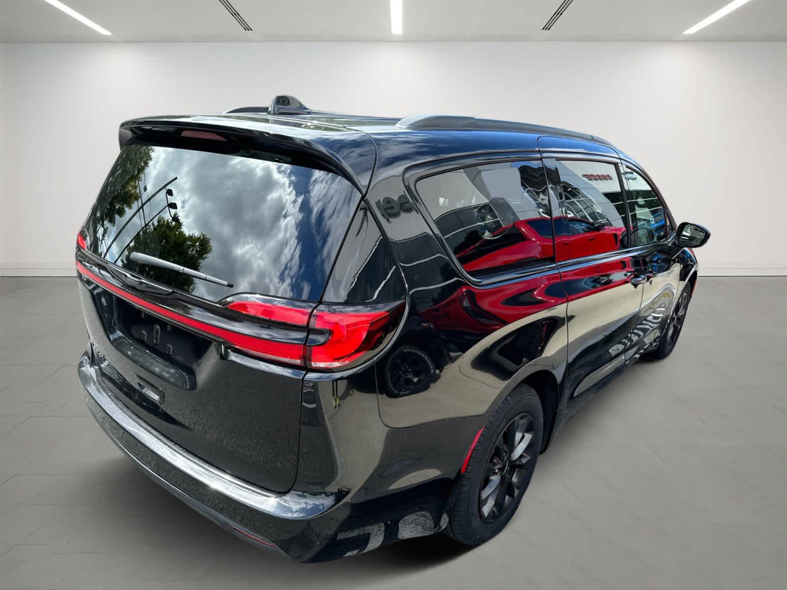 used 2021 Chrysler Pacifica car, priced at $27,800