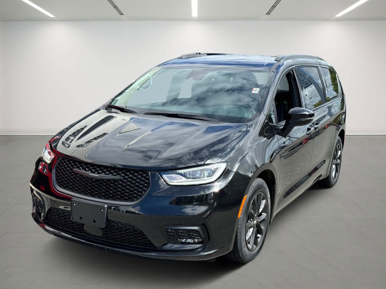 used 2021 Chrysler Pacifica car, priced at $27,800