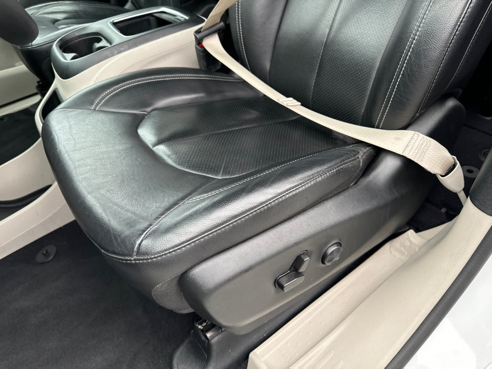 used 2022 Chrysler Pacifica car, priced at $23,700