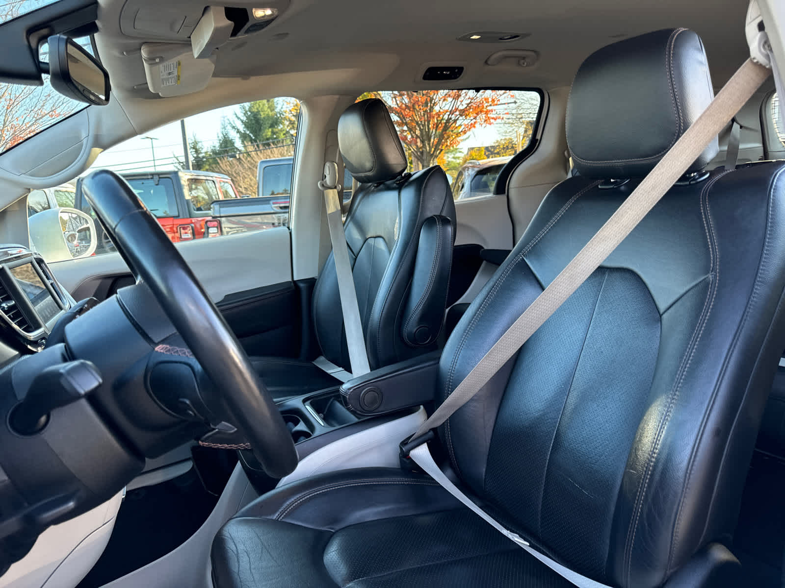 used 2020 Chrysler Pacifica car, priced at $21,800