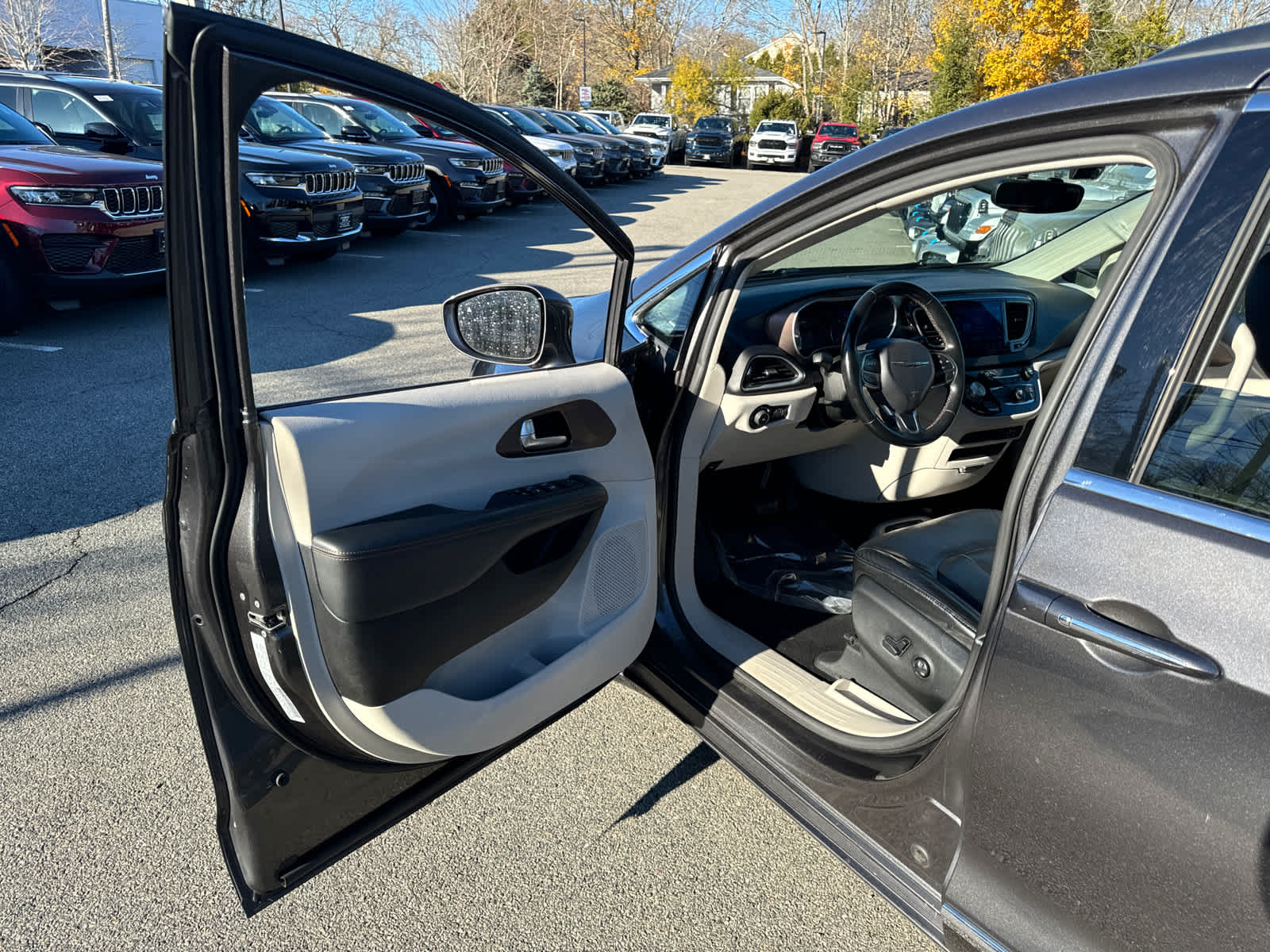 used 2017 Chrysler Pacifica car, priced at $13,300