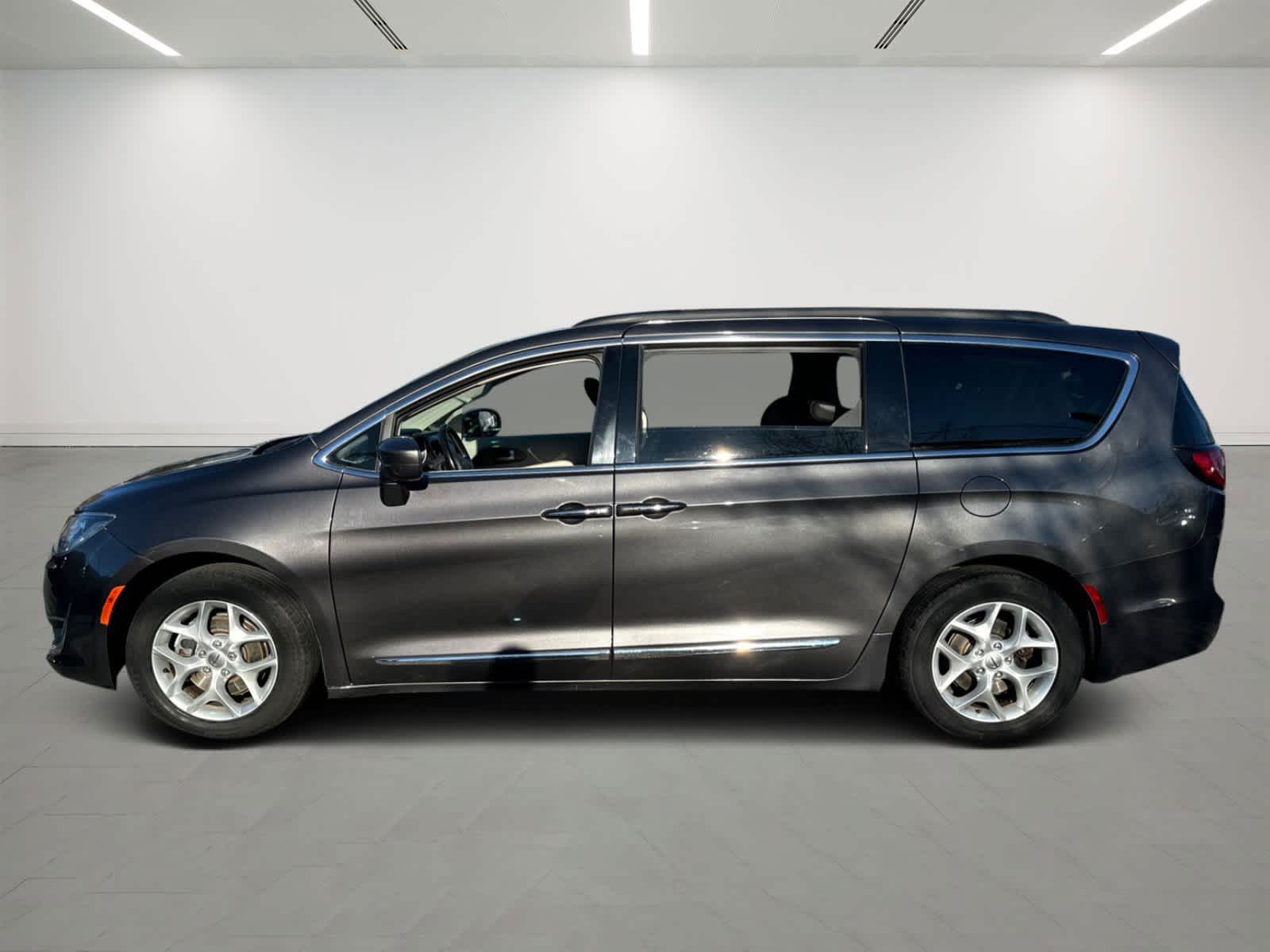 used 2017 Chrysler Pacifica car, priced at $13,300