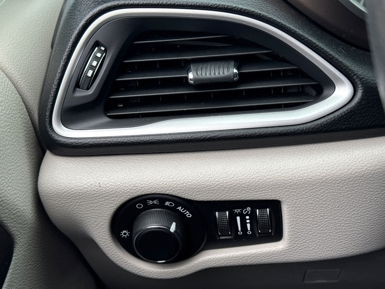 used 2017 Chrysler Pacifica car, priced at $14,900