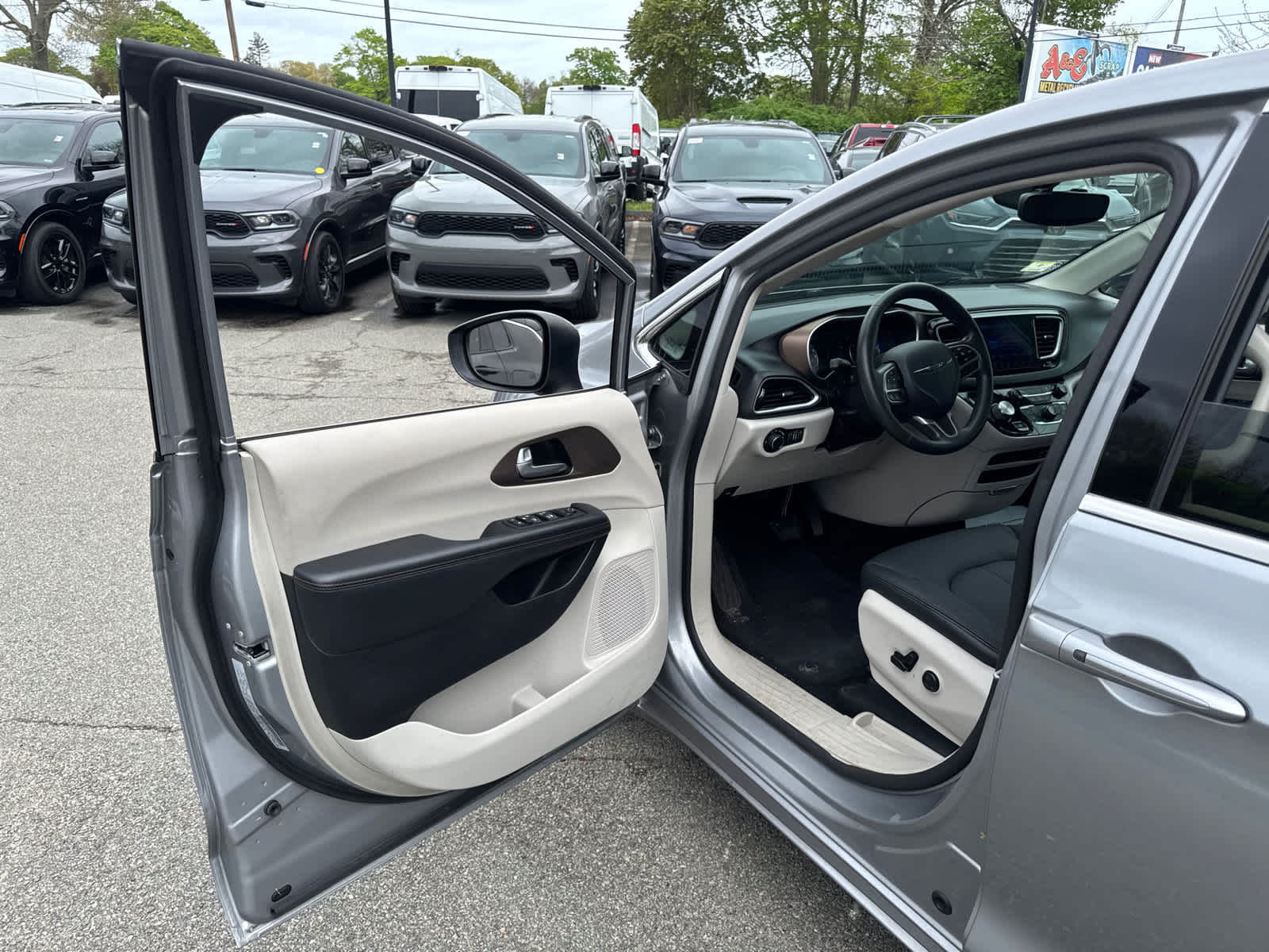 used 2017 Chrysler Pacifica car, priced at $14,900
